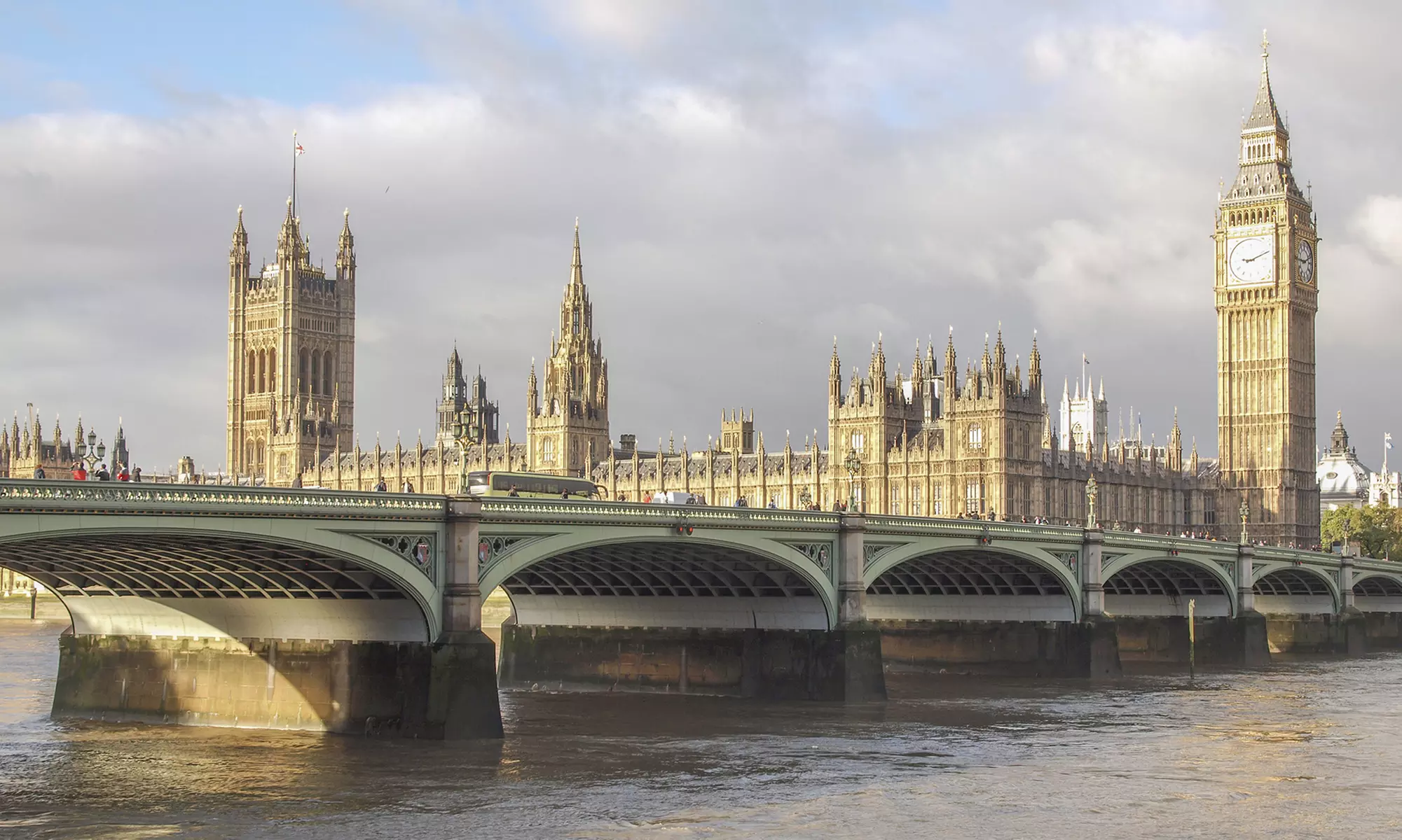 ✈ 8-Night UK & Ireland: London + Dublin Getaway w/ Air from TripToGo