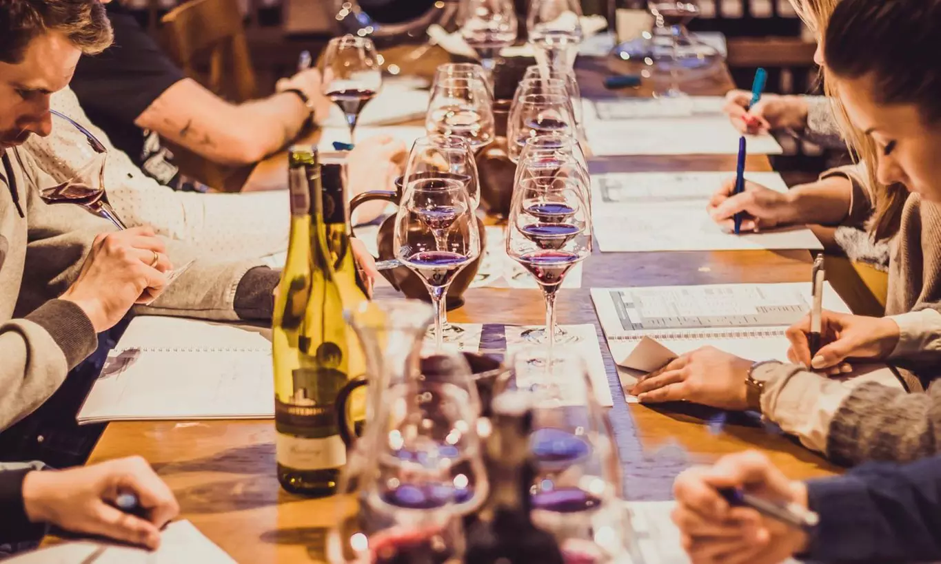 Warsztaty z sommelierem oraz degustacja win z przekąskami dla 1-2 osób
