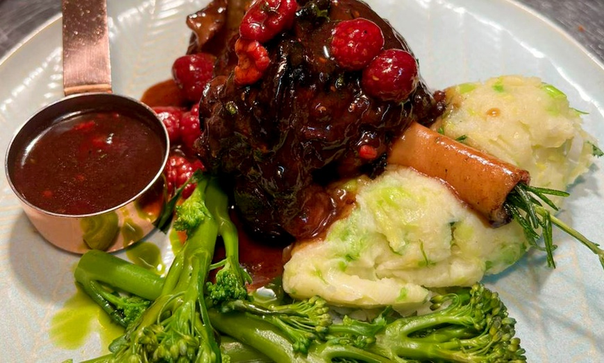 Image 3: Enjoy £18, £30, or £60 to Spend on Traditional Pub Food & Drink!