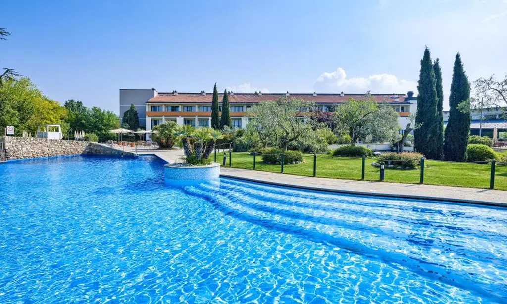 Peschiera del Garda 4*: camera doppia con mezza pensione e Spa