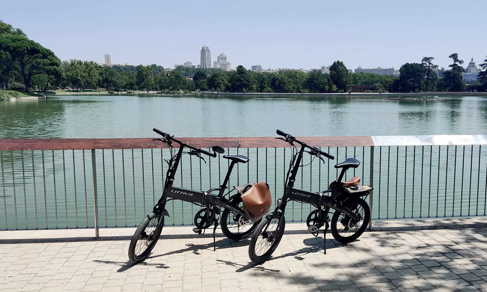 Descubre la ciudad con scooters y e-bikes en alquiler por 3 horas