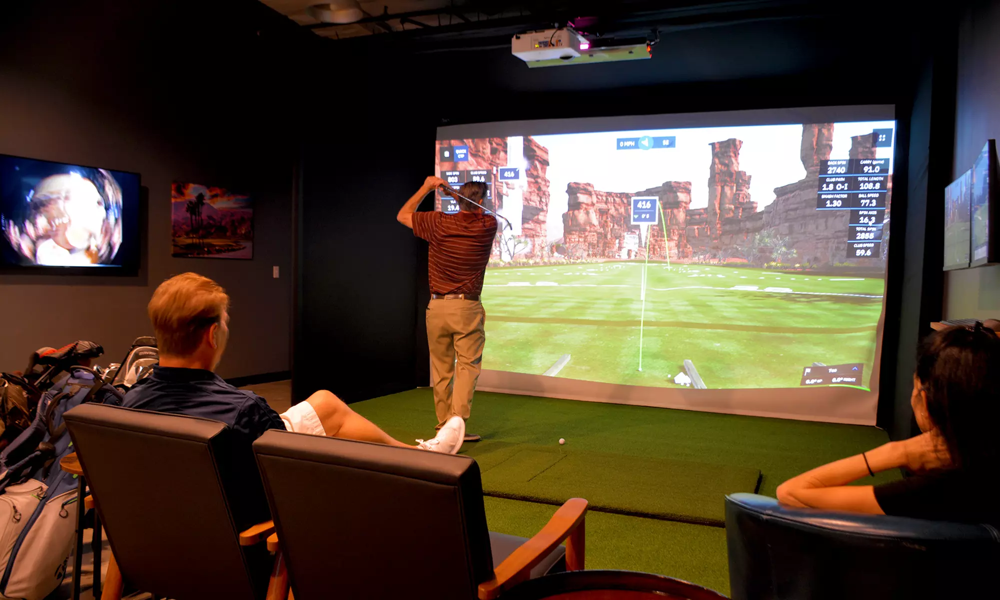 Virtual Golf Studio with State-of-the-Art Simulators