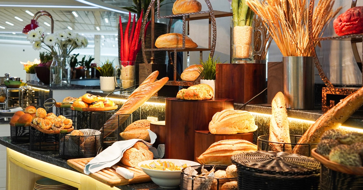 5-Star Breakfast With Drinks | Pool Access Option 5-Star Breakfast With Drinks | Pool Access Option