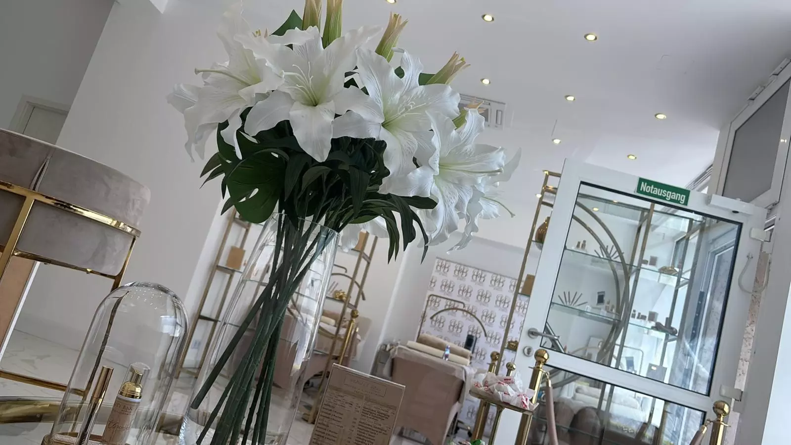 Rabatt auf Gesichtsbehandlung – Aqua Facial bei Laser glow institut - Image 4