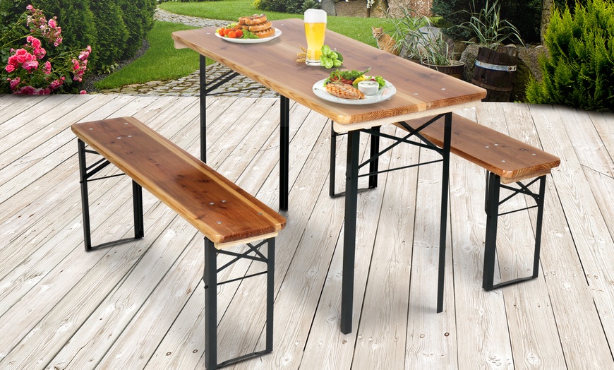 Image 9: Beer Table Set