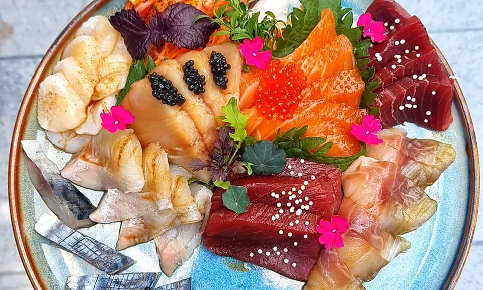 Wyjątkowe sushi na wynos: smaki Japonii na krakowskich Błoniach