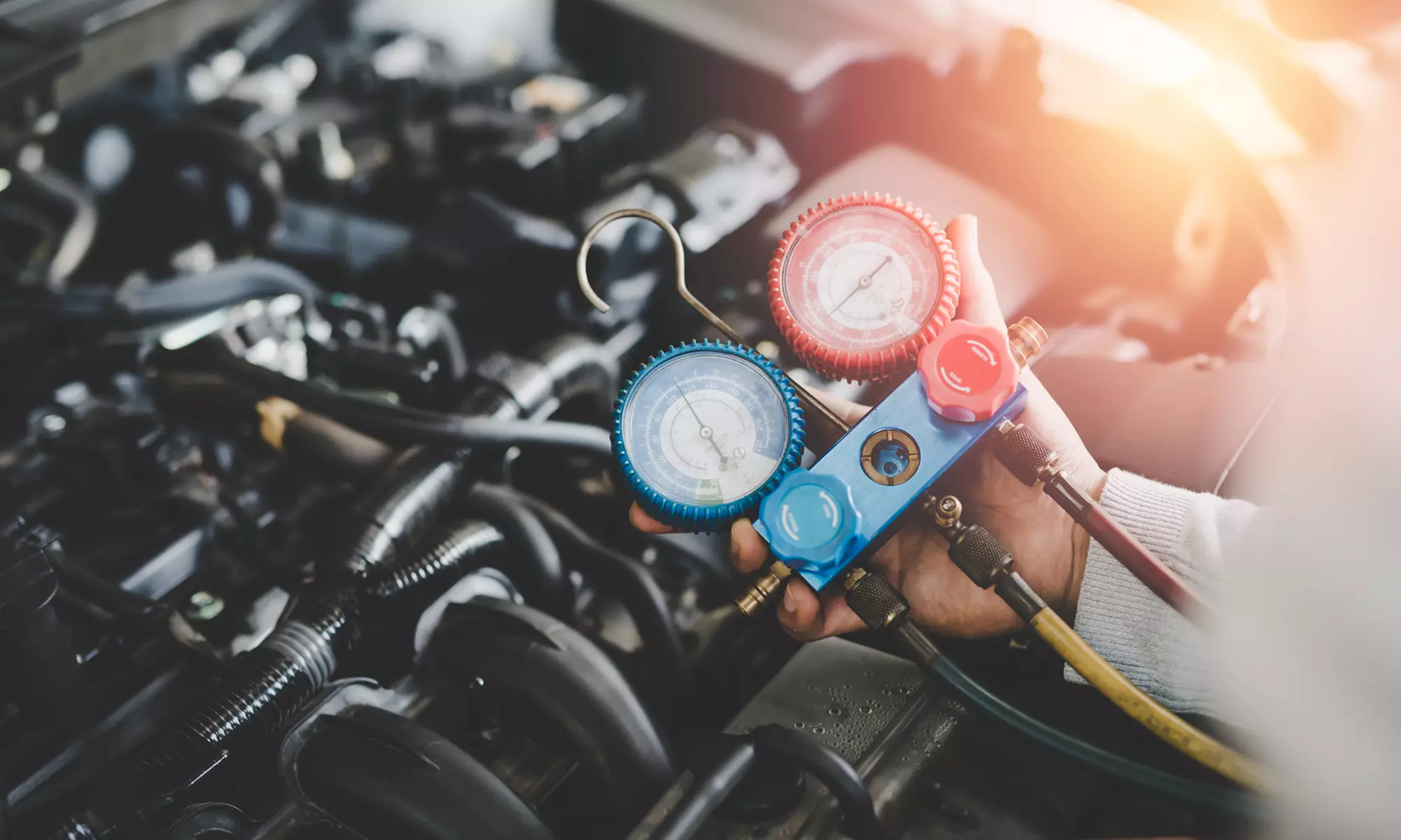 Klimaanlagenwartung & Desinfektion inkl. Auffüllung mit bis zu 200 g Kältemittel für 1 PKW (67% sparen) - Primary Image