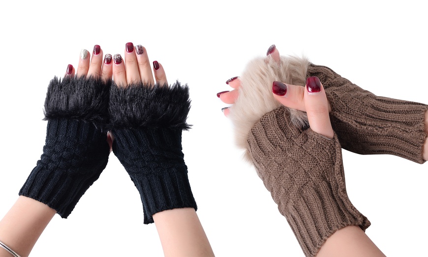 Image 9: Furry Fingerless Gloves