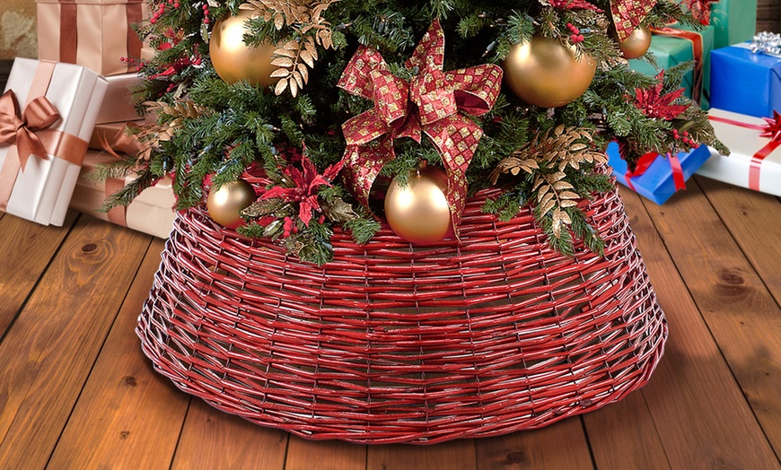 Image 6: Wicker Christmas Tree Skirts