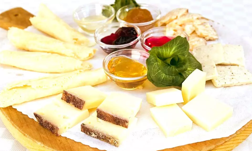 Todi, Perugia: soggiorno in camera Superior con colazione e cena