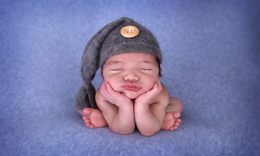 Image 3: Newborn Photoshoot with Prints