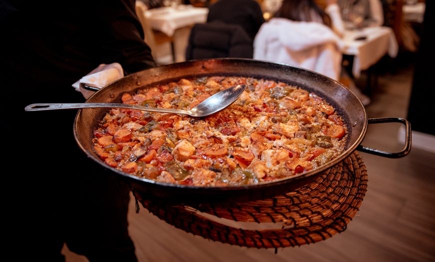 Image 1: Delicioso menú de arroz de marisco o verdura con 3 entrantes