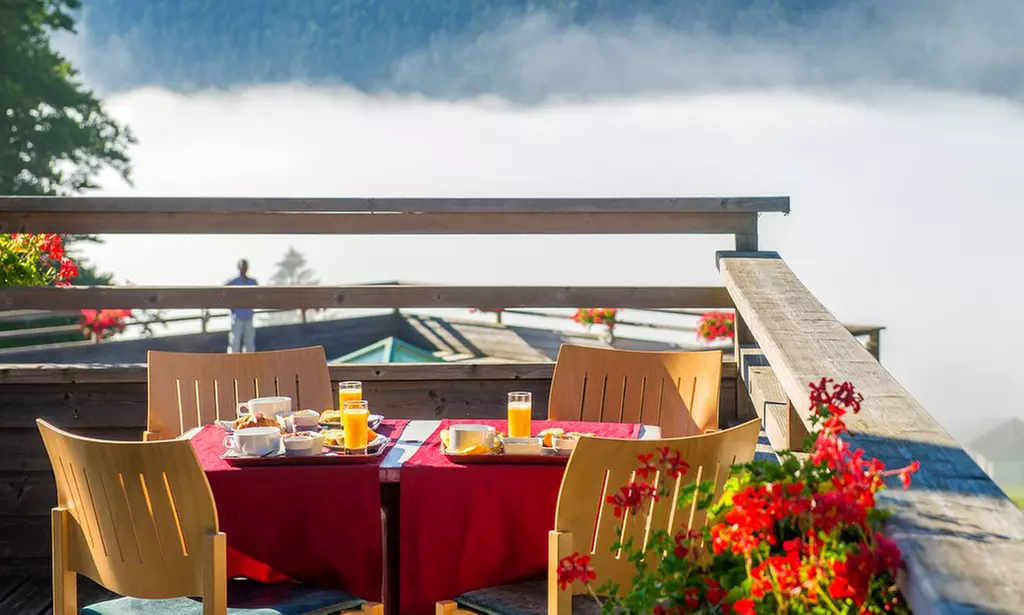 Villers-le-Lac : chambre Double ou Famille avec pdj, demi ou pension complète pour 2 à 4 pers à l'Evasion Tonique - Primary Image