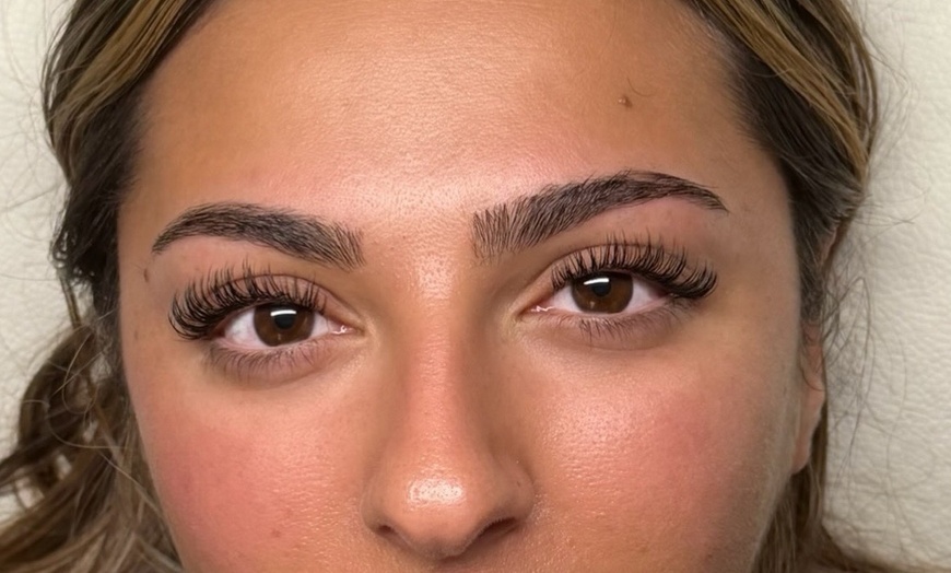 Image 2: Get a Unique Look with Lash Extension and Aftercare Kit