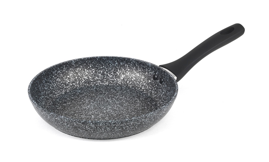 Image 4: Salter Aluminium Frying Pan