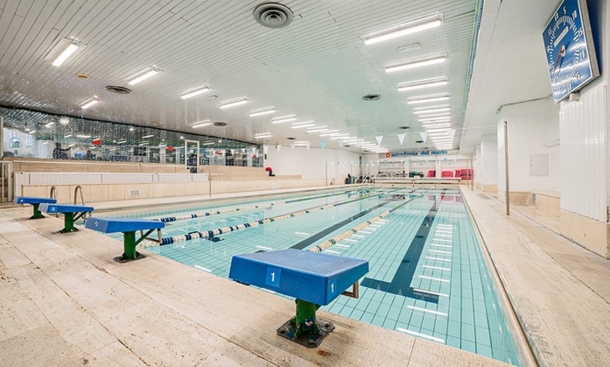 Image 3: 2 mesi open di nuoto libero assistito all'Accademia del Nuoto