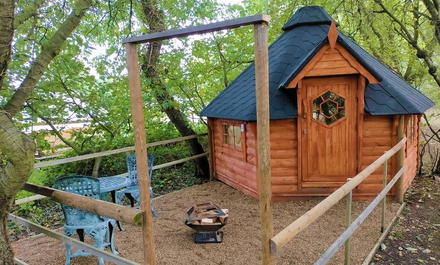 Image 2: Suffolk: Luxury Hobbit Hut with Wine