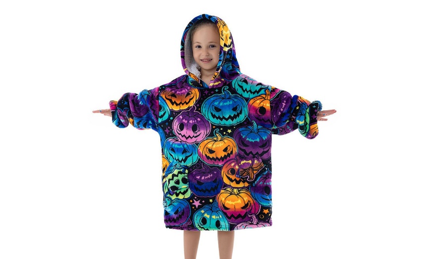 Image 8: Pumpkin-Print Oversized Wearable Hoodie Blanket