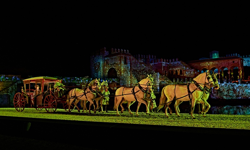 Image 11: Experiencia en Puy du Fou: entrada al parque en temporada navideña