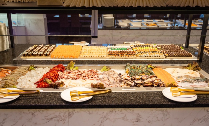 Image 6: Asiatisches All You Can Eat Buffet mit Live-Grill für 2 o. 4 Personen
