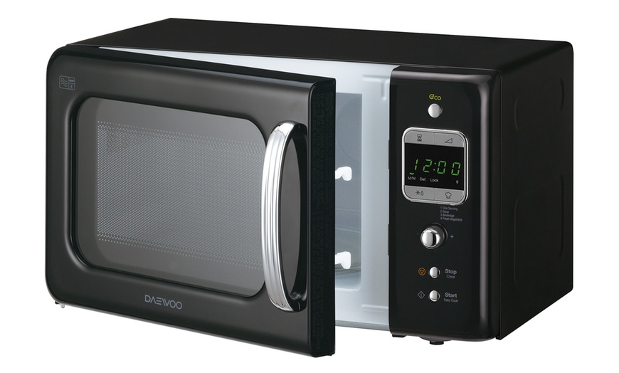 Image 9: Daewoo 800W Retro Microwave