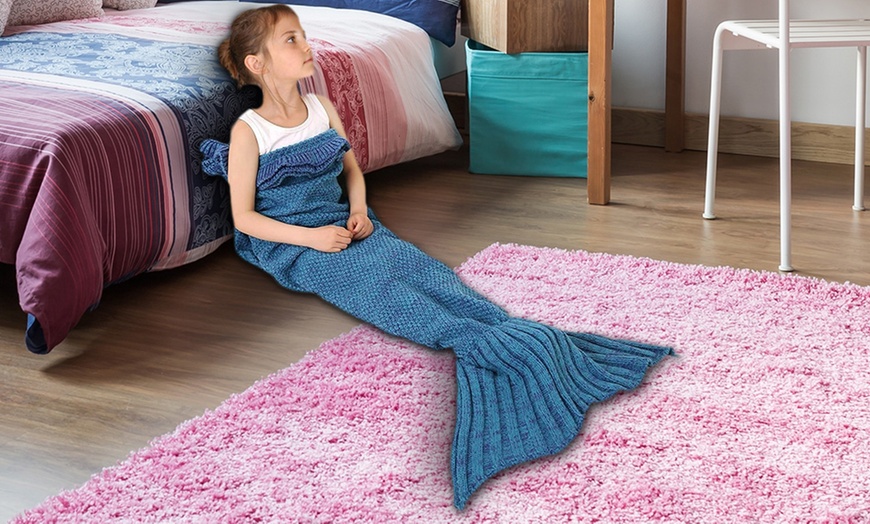 Image 2: Kids' Mermaid Tail Blanket