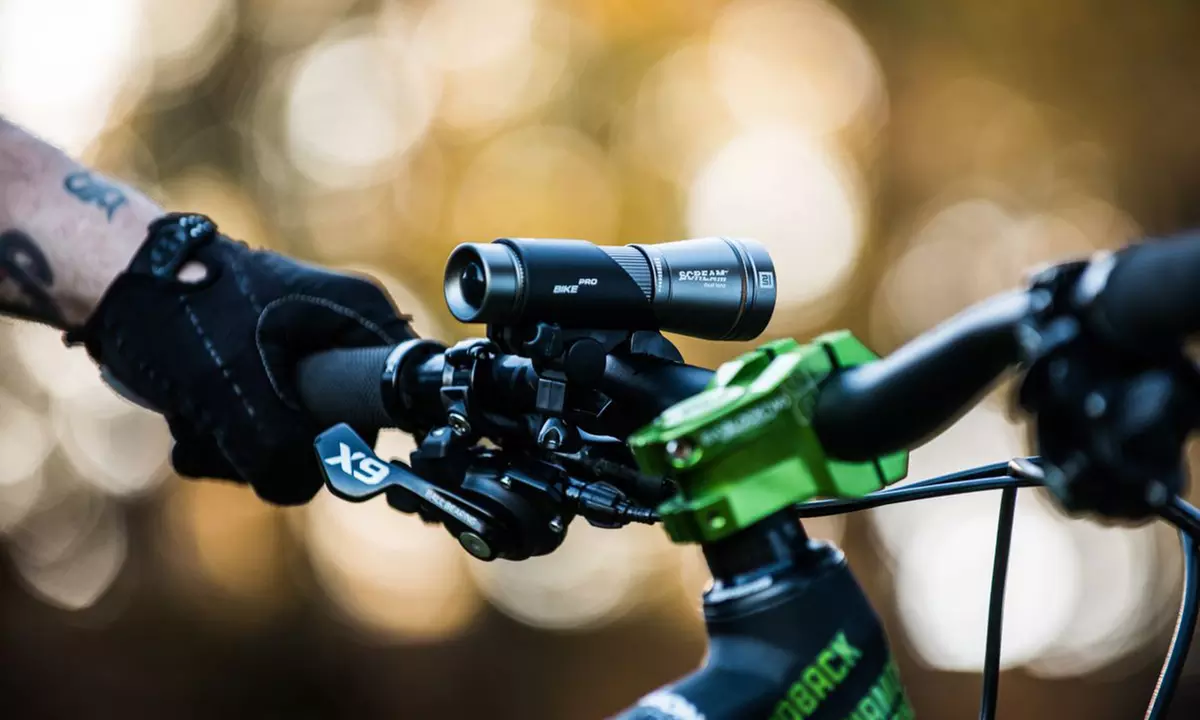 Aufladbare oder batteriebetriebene Fahrradlampe Mactronic im Modell nach Wahl - Primary Image