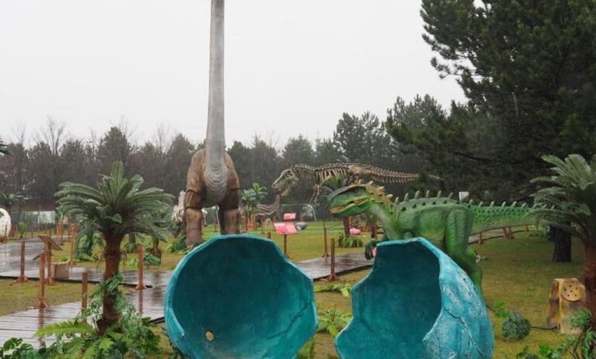 Image 22: Całodniowe bilety wstępu dla 1 osoby lub rodziny do parków DinoWorld