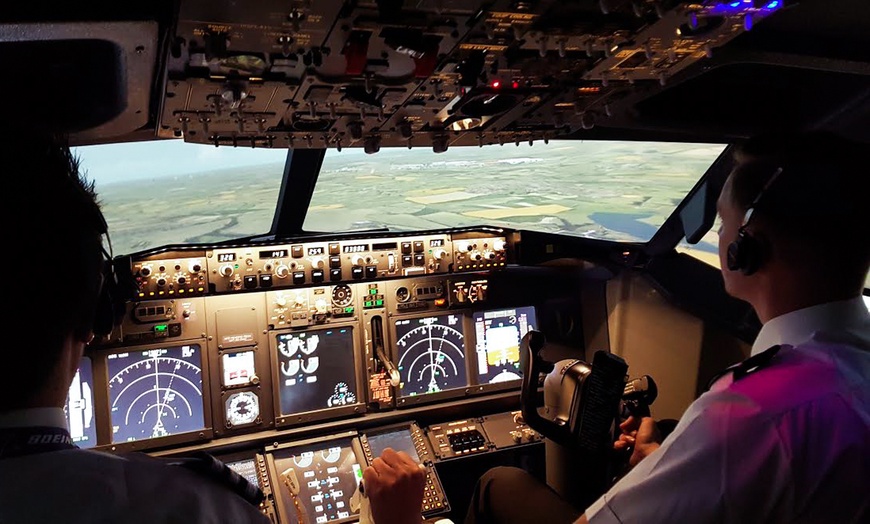 Image 2: Boeing 737 Simulator Experience