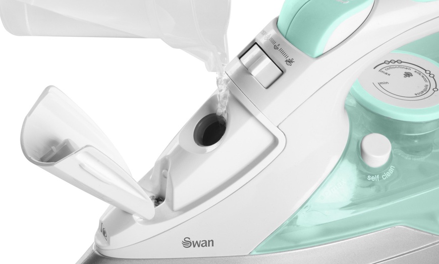 Image 4: Swan 2200W Steam Iron