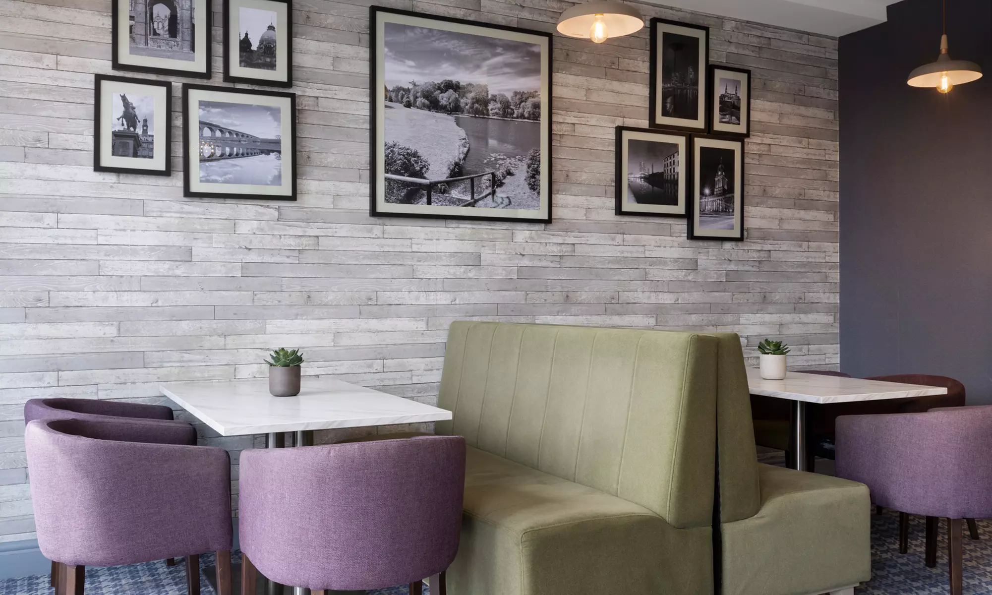 4* Leeds: Double Room for Two with Breakfast and Bottle of Prosecco