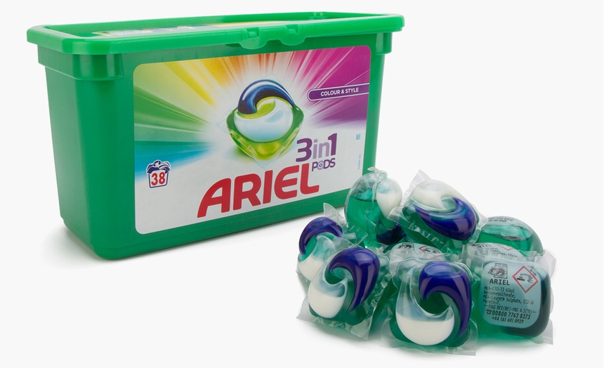 Image 2: Ariel 3-in-1 Washing Pods