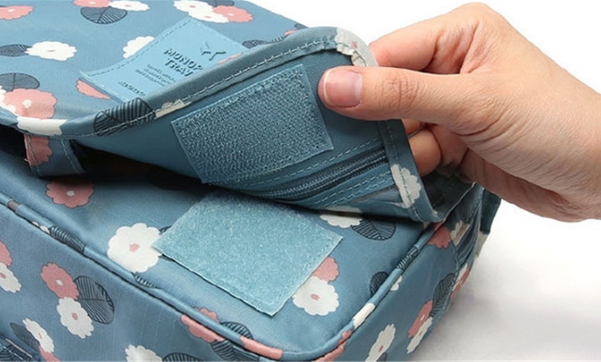 Image 6: Portable Hanging Toiletries Travel Storage Bag


