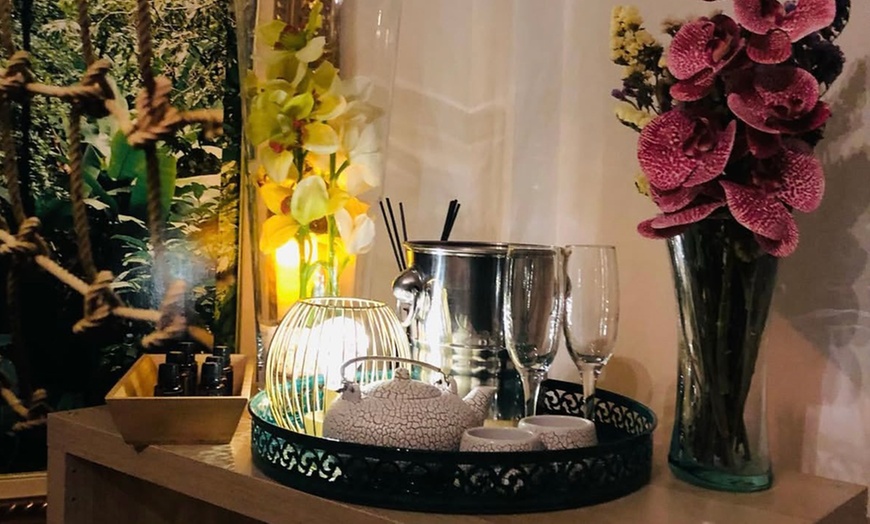 Image 8: Ritual relajante en pareja con aceites esenciales y copa de cava