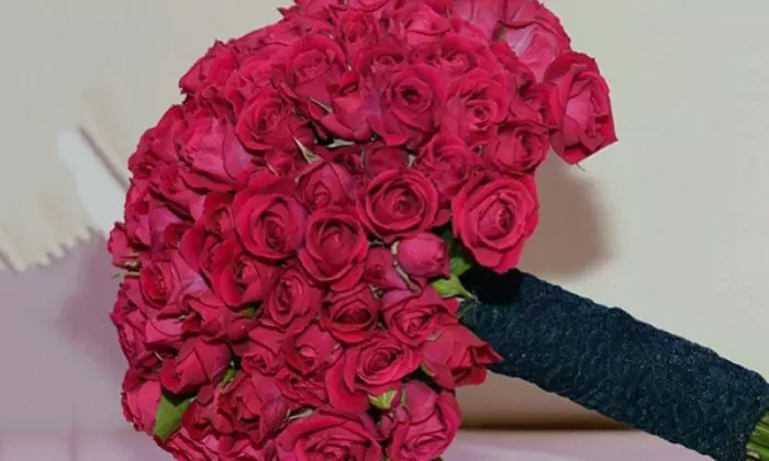 50 to 200 Roses and Card