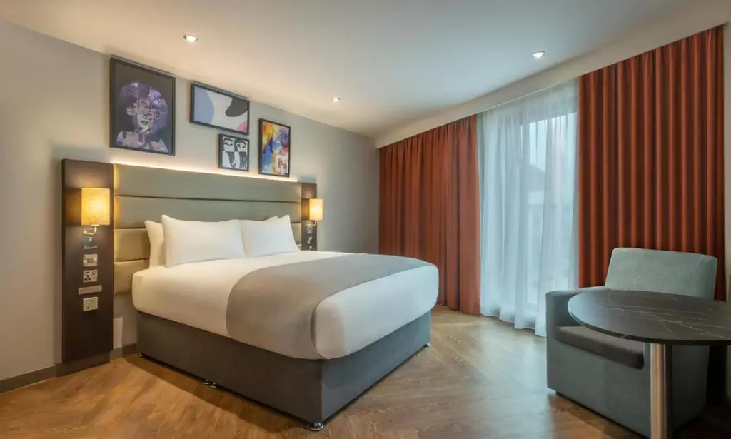 London: 4* Deluxe Double or Executive King Room Stay with Breakfast
