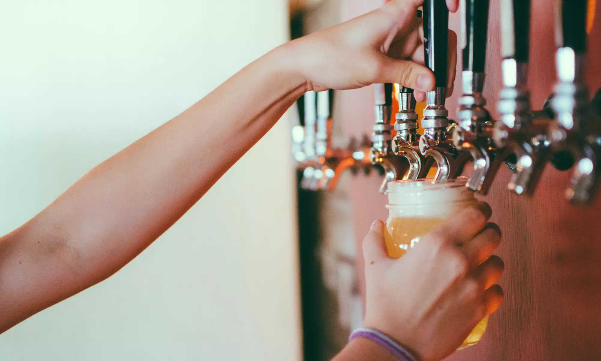 Dive into a Thrilling The Ultimate Las Vegas Bar Crawl for 1, 2 or 4 