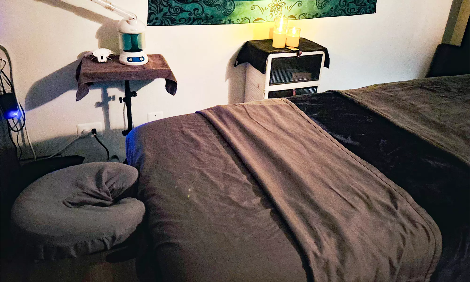 Enjoy 60-Min Choice of Facial Options with 30-Min Back Massage 