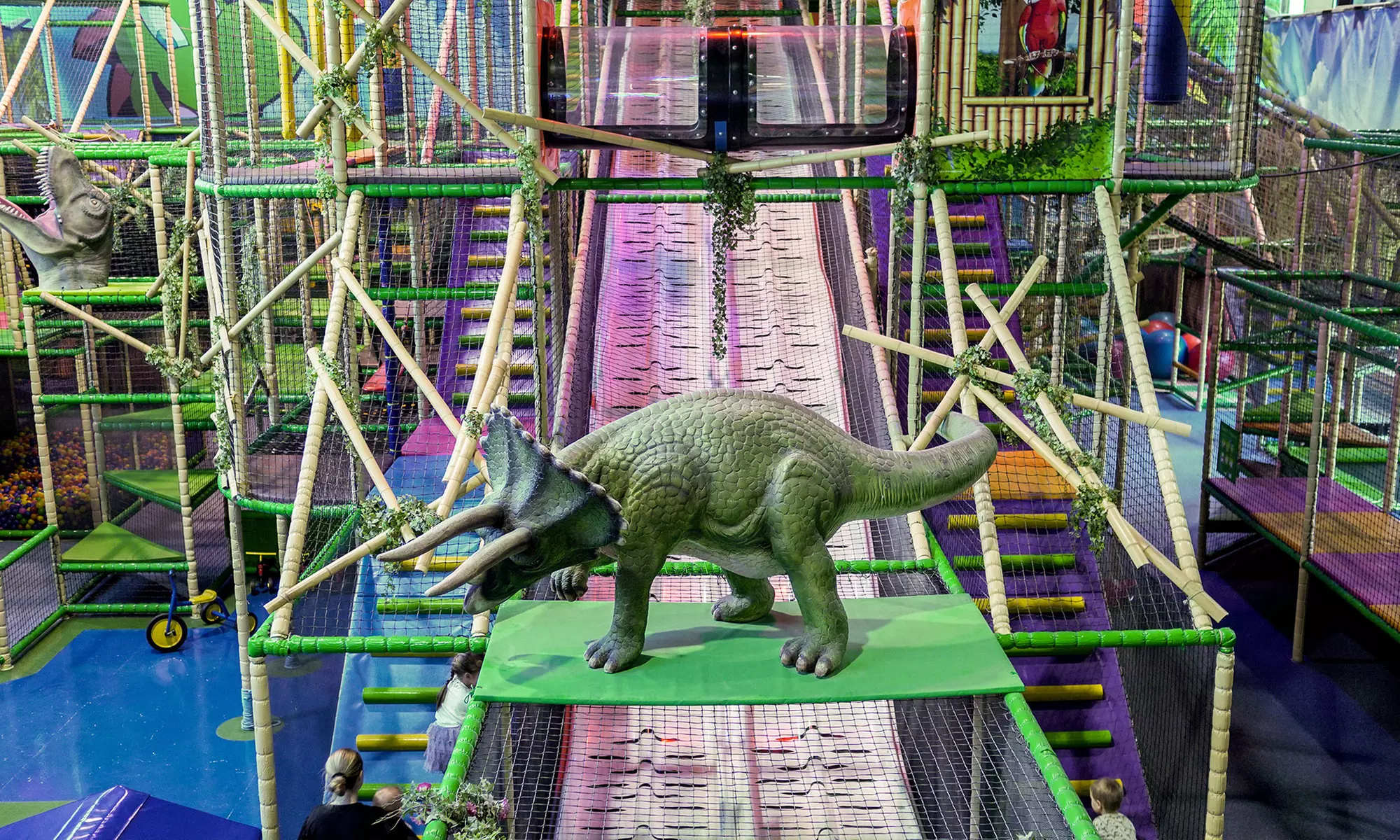 Różnorodne atrakcje dla dzieci w olbrzymiej sali zabaw Funpark Digiloo