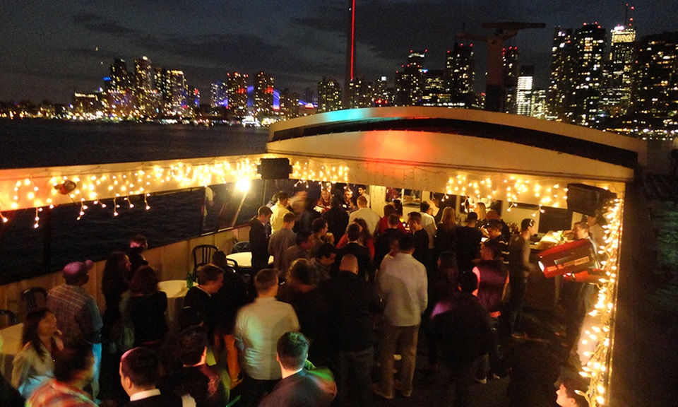 Brunch & Dinner Cruises on Lake Ontario