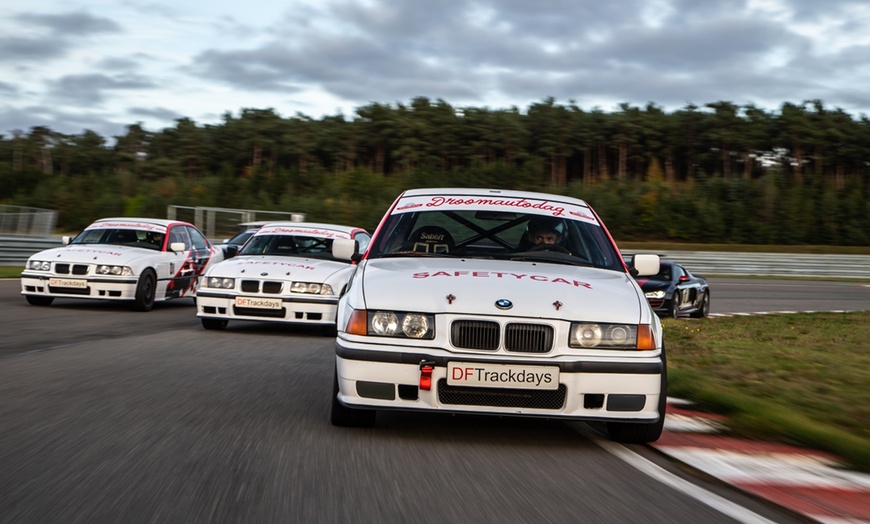 Image 2: Racen op Zandvoort of Assen