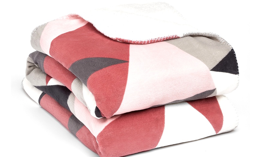 Image 2: Geometric Reversible Sherpa Throw