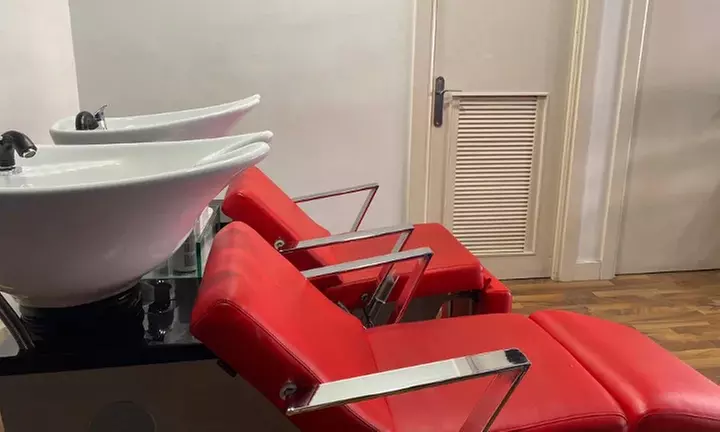 Atrévete a renovar tu imagen y ahorra hasta 50% en peluquería con mascarilla, corte y opción a tinte y/o mechas - Image 6