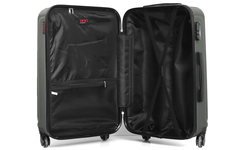 Image 27: Three-Piece Hero Luggage Set