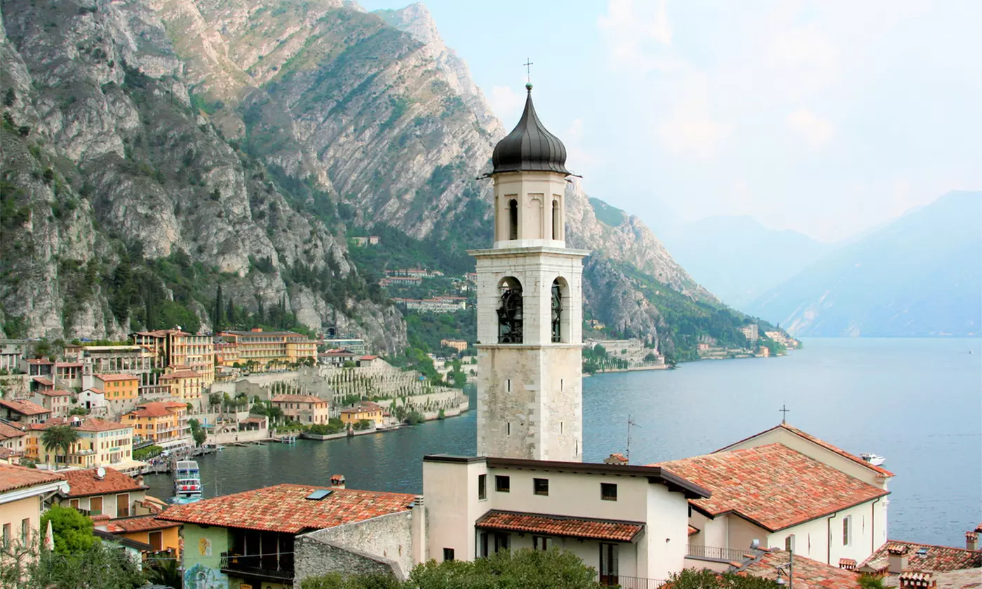 Lago di Garda: camera Standard con colazione o all inclusive per 2 persone all'Hotel Villa delle Rose - Primary Image