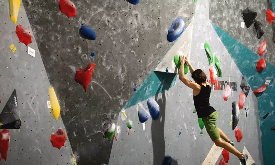 Wspinaczka boulderingowa: całodniowe bilety lub zajęcia z instruktorem