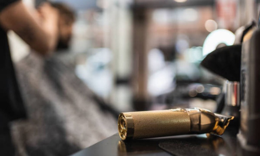 Image 5: 2 o 4 sesiones de peluquería para hombre con corte, lavado y peinado