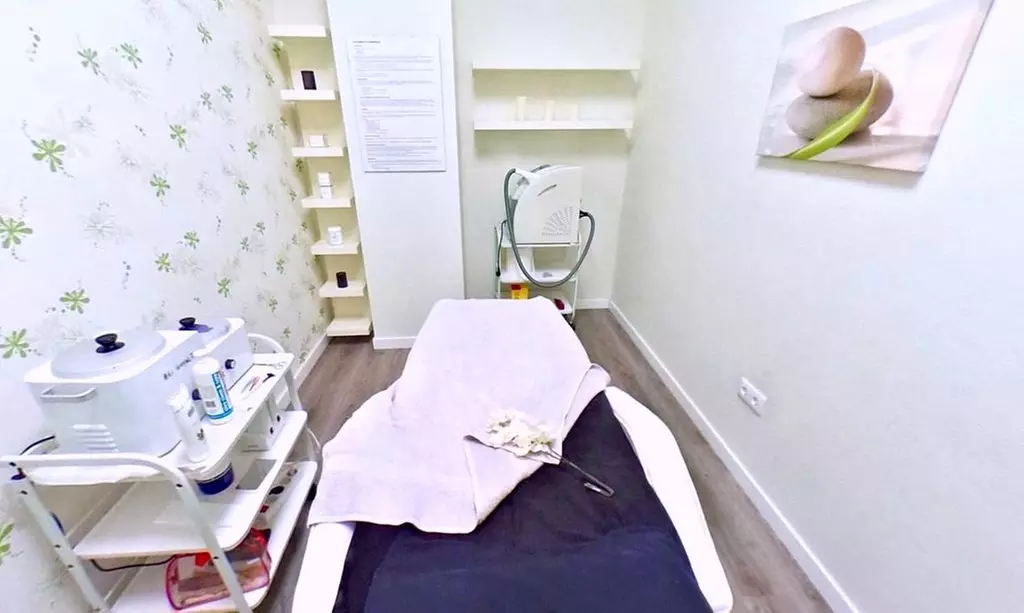 Limpieza facial con tratamiento y masaje facial en Astonish Sapphira