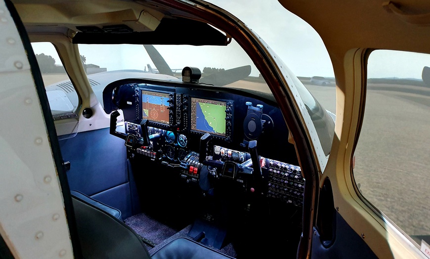 Image 5: Flight Simulator Experience