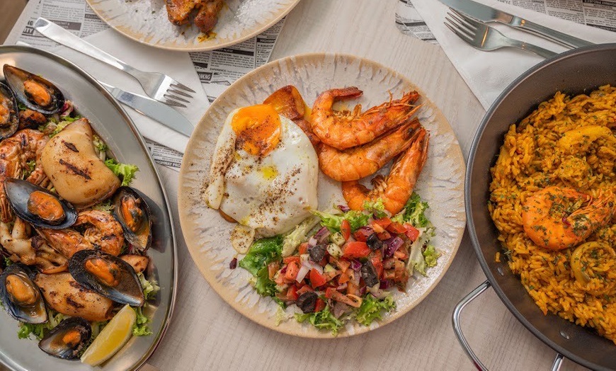 Image 4: Menú mediterráneo con entrante, principal, postre y bebida para 2 o 4